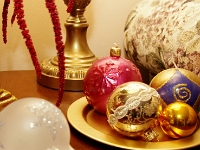 24322CrRoLe - Christmas ornaments at home.JPG